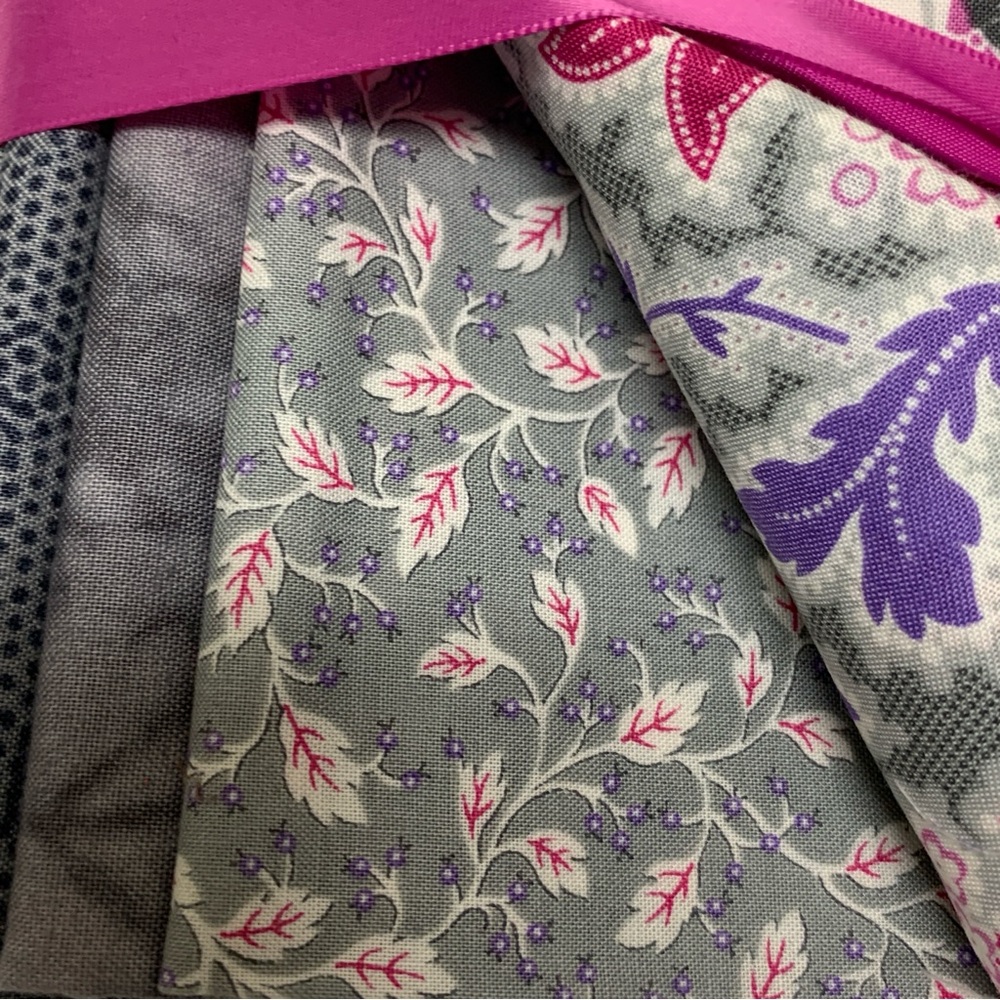8 Piece Floral Patterned Fat Quarters Bundle Sweet Treat Enchante II Gray Pink - Picture 9 of 13